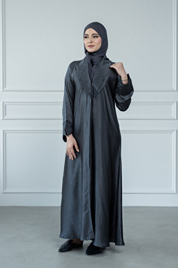 LAVİNİA Lavinia women's abaya with a double-layer collar, made of washed silk fabric with a shiny finish.