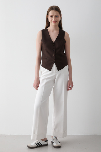 JASTE Women's Bitter Coffee Lined Button Detailed Vest