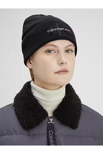 Calvin Klein 01P Модель MONO LOGO EMBRO BEAN