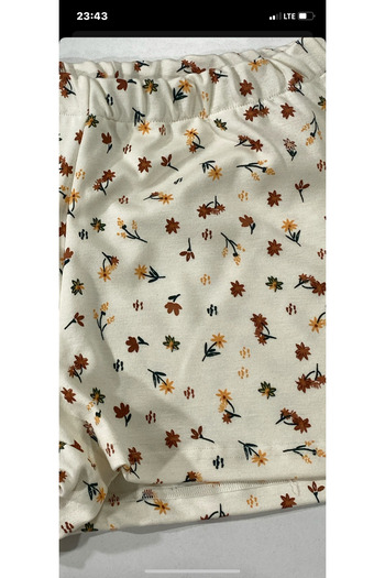 Cherry Lane Women's Cream Floral Print Shorts - Comfortable and Stylish Design