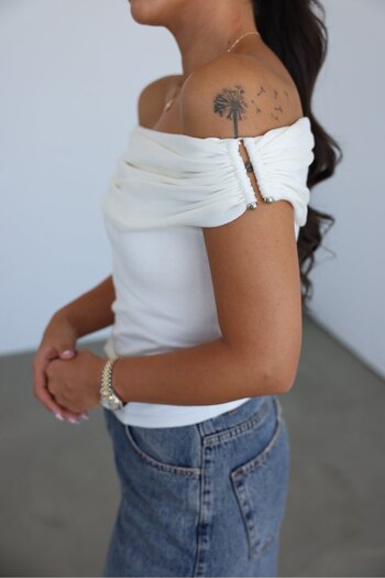 Özge Özgenç Madonna Collar Knitwear with Metal Accessories