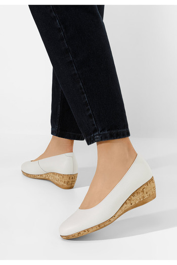 B T Shoes Bílé lodičky na klínku Sonia V3