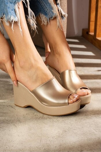 Erbilden Tlay beige skin filling heel slippers