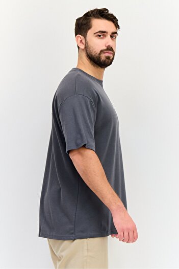 Fudo Men Crew Neck Short Sleeves Brand Logo T-Shirt, Charcoal