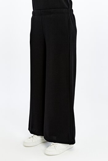 defys Women's Wide Leg Pocketed Textured Regular Fit Trousers Black