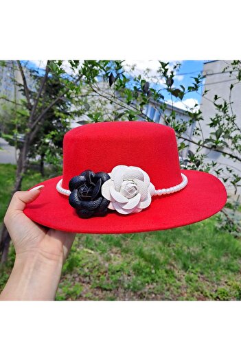 Pursehuit Red hat, boater style, handmade, with flowers and pearls, Senaida