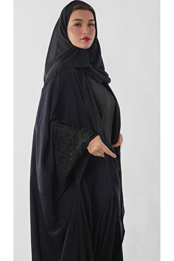 outline Qatari Bisht Abaya with Black Embroidery