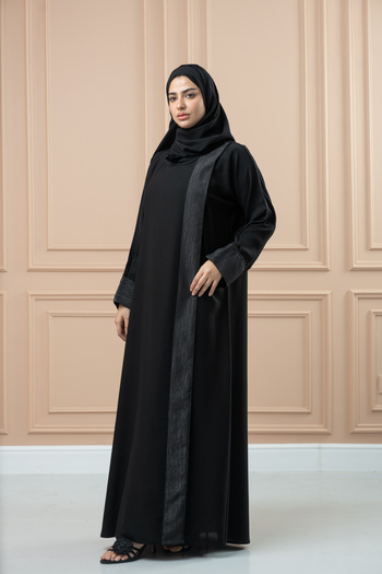 LAVİNİA Lavinia women's abaya. Gulf crepe fabric with crystal embellishments.