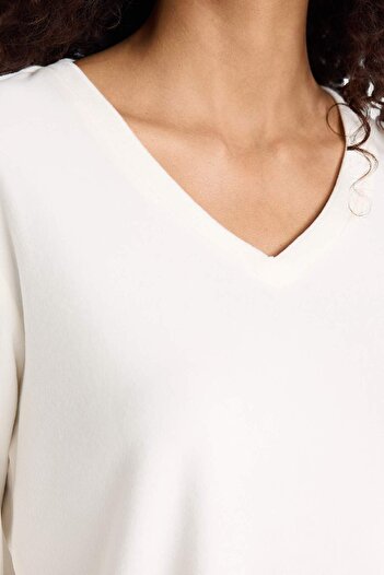 DeFacto Fall in Love Pijama Takım V Yaka Basic Düz Uzun Kollu Velur Üst Çizgili Beli Lastikli Alt A6205AX2