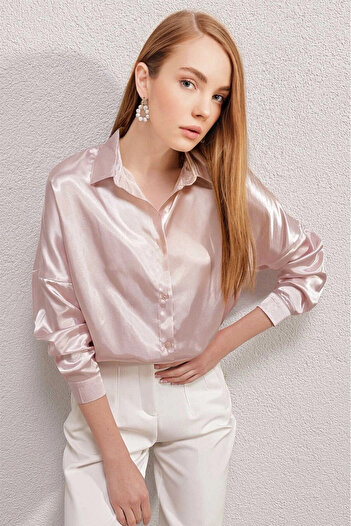 hazelin Kadın Krem Oversize Dökümlü Saten Yüzeyli Gömlek HZL23S-BD139851