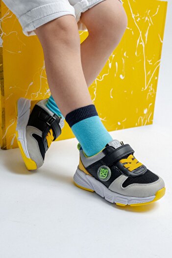 mnpc Boy's Gray Sports Shoes