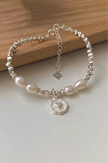 The Collection Minimal Design Bracelet with Pearls and Hearts Pinterest Pearl Stone Princess Bracelet