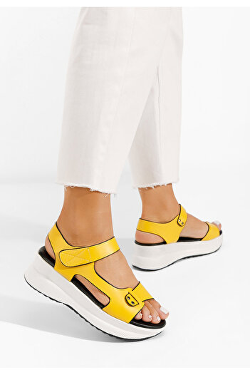 B T Shoes Žlutá sandály na platformě Blueberry