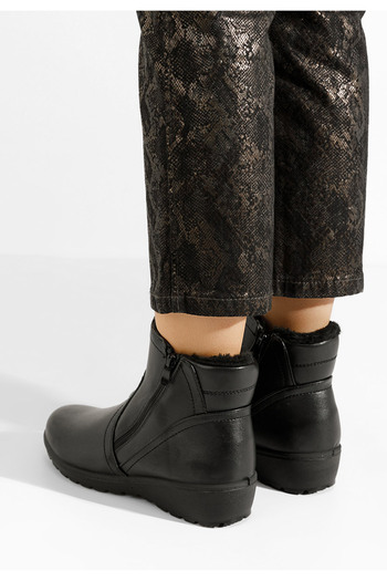 B T Shoes Černé kotníkové zimní boty Lesara