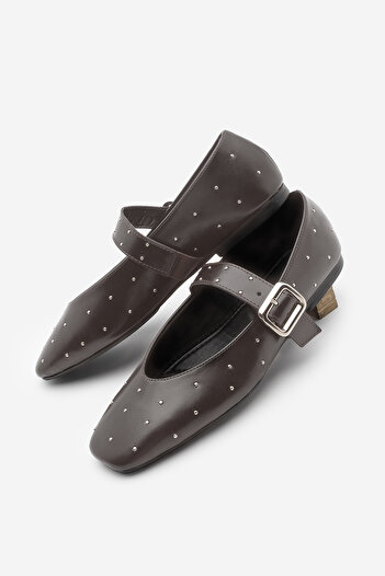 Marjin Women's Blunt Toe Buckled Studded Ballerinas Velona Brown