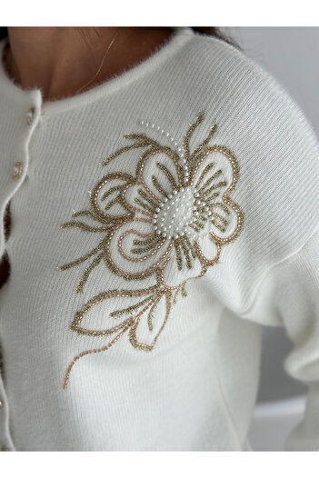 02Lady Fashion Floral Patterned Soft Textured Buttoned Knitwear Cardigan