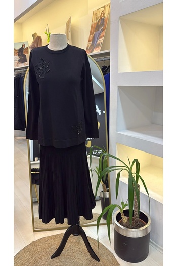 Nuss Mercerized Suit with Bead Embroidered Pleated Skirt 1352