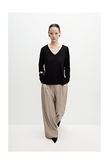 LEFTIES Woman Basic V-Neck Sweater