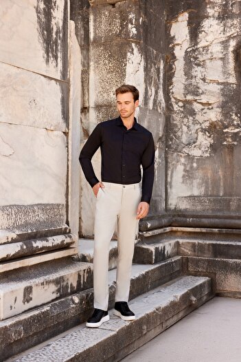 Morven Erkek Siyah Slim Fit Dar Kesim Düz Sert Yaka Uzun Kollu Gömlek