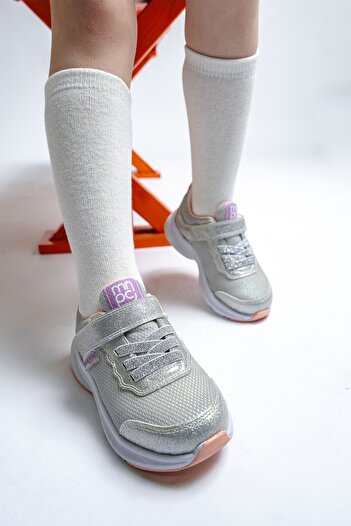 mnpc Girl's Silver Sports Shoes