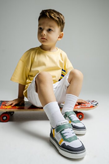 mnpc Boy's Gray Casual Shoes