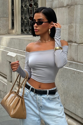 World Fashion Trends WFT2977B ΓΚΡΙ Μαντόνα λαιμόκοψη με λεπτομέρεια στα δάχτυλα, καπνιστή ελαστική μπλούζα