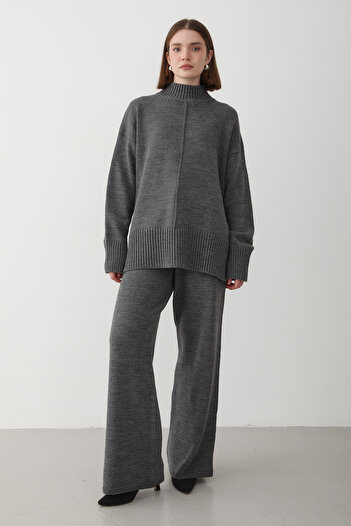 JASTE Women's Gray Oversize Turtleneck Knitwear Sweater & Elastic Waist Pants Set