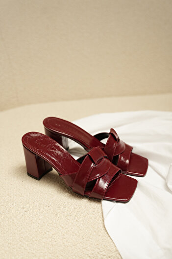 LAMİNTA Sofia Burgundy Asymmetrical Cut Thick Heeled Women's Slippers