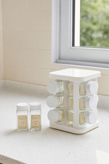 Sezka Life Metal Glass Spice Rack Set Glass Spice Rack Set with 360 Degree Rotating Stand White with Labels