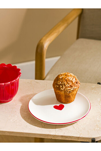 LC Waikiki Create Your Style with Uzg Store |   Heart Printed Porcelain Cake Plate 18 cm