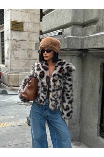 D'RECCY Women's Wide Collar Short Premium Plush Fur Coat