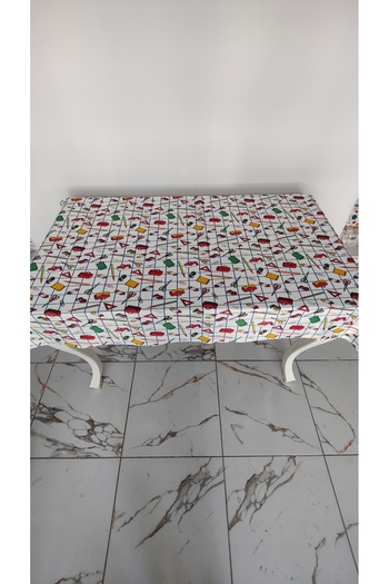 wren home Teacher Tablecloth