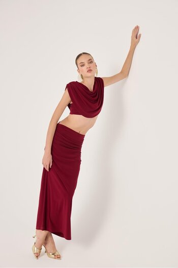 HOLLY LOLLY 3-Piece Yulia Set with Cape, Straps, Bustier and Long Skirt in Burgundy