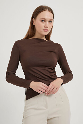 Arma Life Women's Gathered Side Detail Boat Neck Brown Slim Basic Blouse