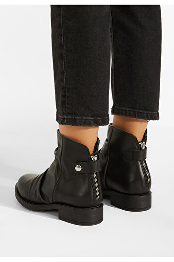 B T Shoes Γυναικεία δερμάτινα μποτάκια Μαύρα Juvila