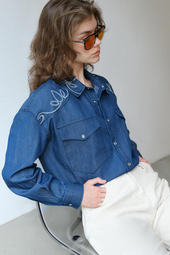 Touché Privé Shirt with Embroidery on the Shoulder and Denim Effect