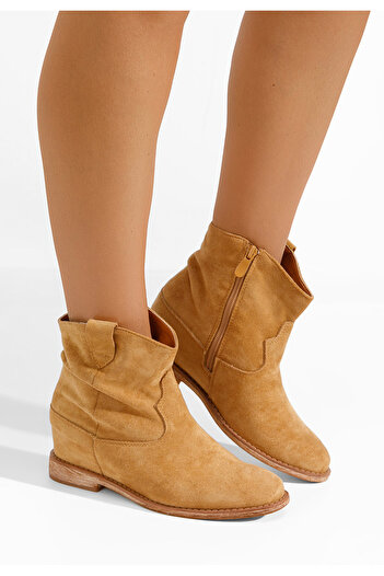 B T Shoes Camelové kotníkové boty na klínku Medova