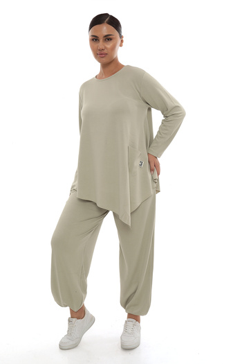 THE CABIN Plus Size Hijab Asymmetric Cut Pocket Tracksuit Set (Sizes 42-58) – Comfortable and Stylish Sportswear Combination