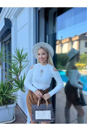 For Angels Off-The-Shoulder Sweater with Stone Accessories on the Front