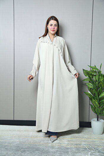 Elegance and beauty Abaya with side embroidery and a distinctive shape, Italian fabric