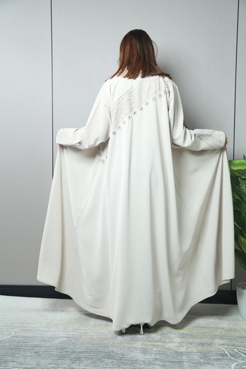 Elegance and beauty Abaya with side embroidery and a distinctive shape, Italian fabric