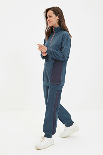 Trendyol Modest Color Blocked Stand βενζίνης γιακάς με φερμουάρ χοντρό πλεκτό σετ γυμναστικής - Soft Furry TCTAW22EN0041