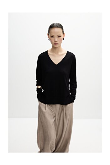 LEFTIES Woman Basic V-Neck Sweater