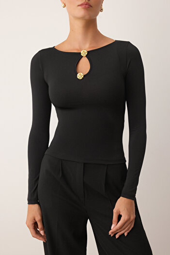 Trendyol Collection Μαύρη εφαρμογή/Αξεσουάρ που ταιριάζει στο σώμα/Μακρυμάνικη εύκαμπτη πλεκτή μπλούζα με λεπτομέρεια TWOAW26BZ00130