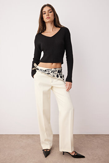 Trendyol Collection Pulover de tricotaj de bază cu decolteu în V negru TWOAW24KZ01214