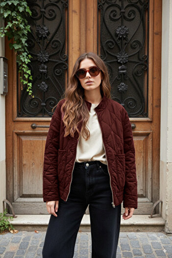 Trendyol Collection Braune, regulär geschnittene, waschbare, gesteppte Baumwolljacke mit Schnürdetail TWOAW26MO00107