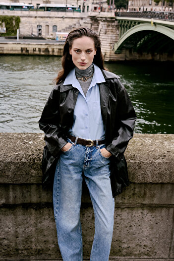 Trendyol Collection Wardrobe Essentials Ciemnobrązowy płaszcz midi oversize ze sztucznej skóry TWOAW26TR00009