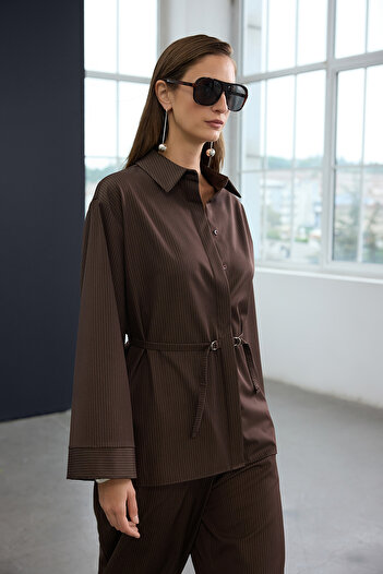 Trendyol Collection Trendyol Studio Кафява раирана риза с регулируема талия TWOAW26GO00105