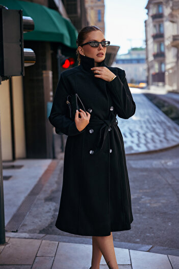 Trendyol Collection Černý oversize kabát s měkkou texturou, dvouřadé zapínání, dlouhý kašmírový kabát TWOAW26KB00050