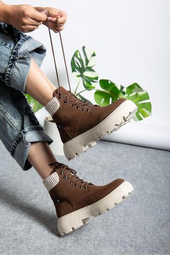 motto store Γυναικείες μπότες από καστόρι Bitter Brown με ελαστικό κορδόνι και επίπεδη σόλα